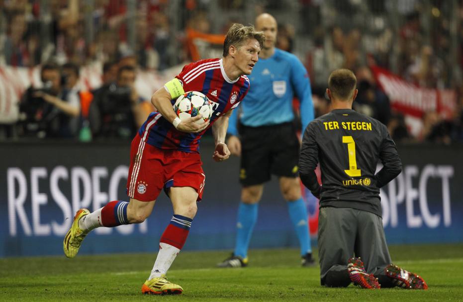 Capitan Schweinsteiger ci crede ancora dopo il terzo gol, ma il risultato non cambierà più. Reuters
